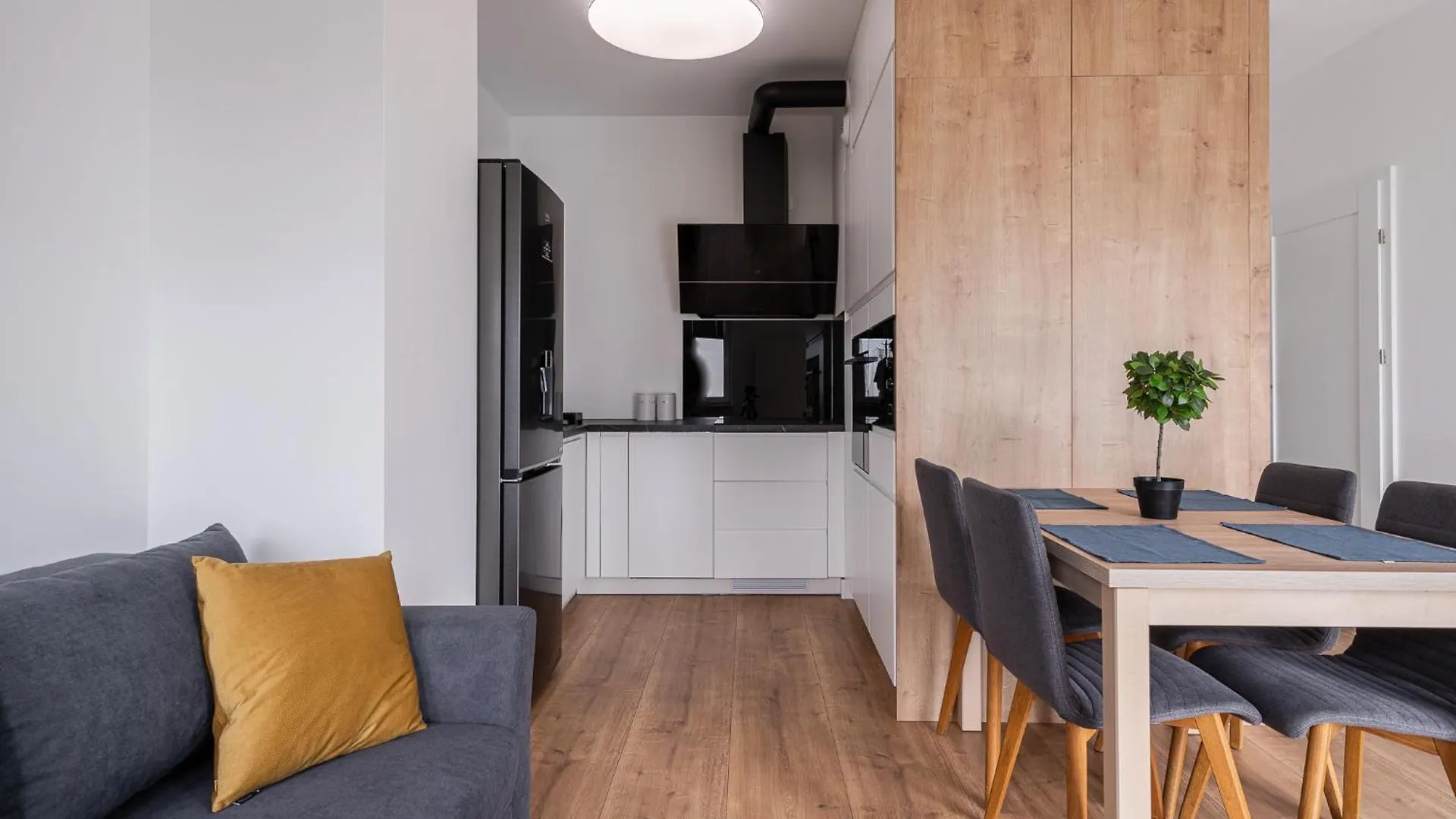 Rentplanet - Apartament Rozanka Wroclaw Apartment